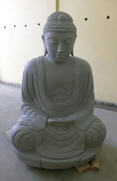 Artikelbild 1 des Artikels “Sitzender japanischer Buddha aus Riverstone in Dhyana-Stellung - Geste der Meditation, H. 123cm “